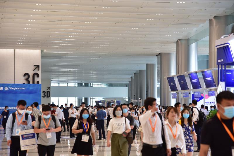 走廊展览人流8.jpg